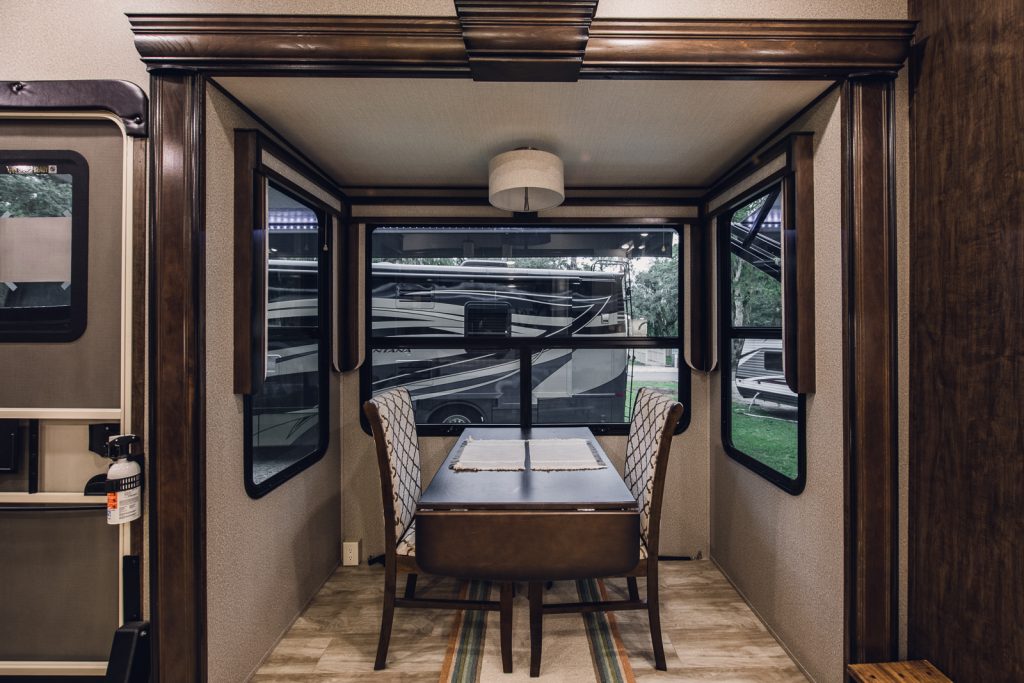 dining room table and chairs in grand design solitude 382